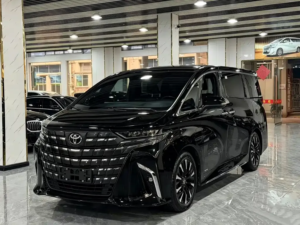 Toyota Alphard — фото 1