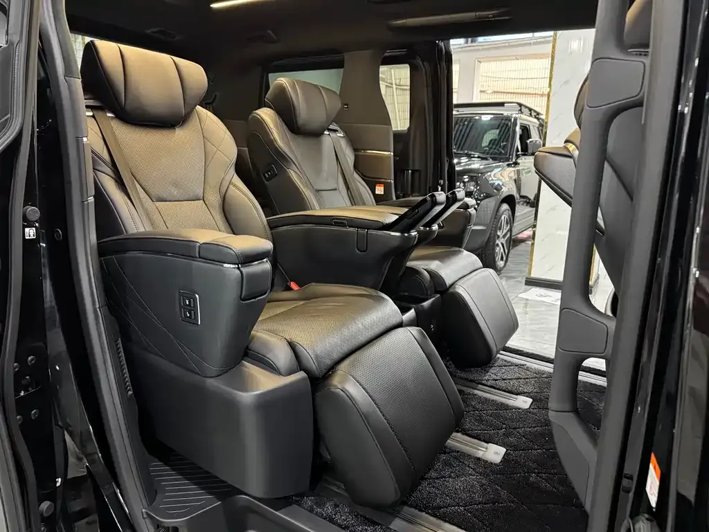 Toyota Alphard — фото 5
