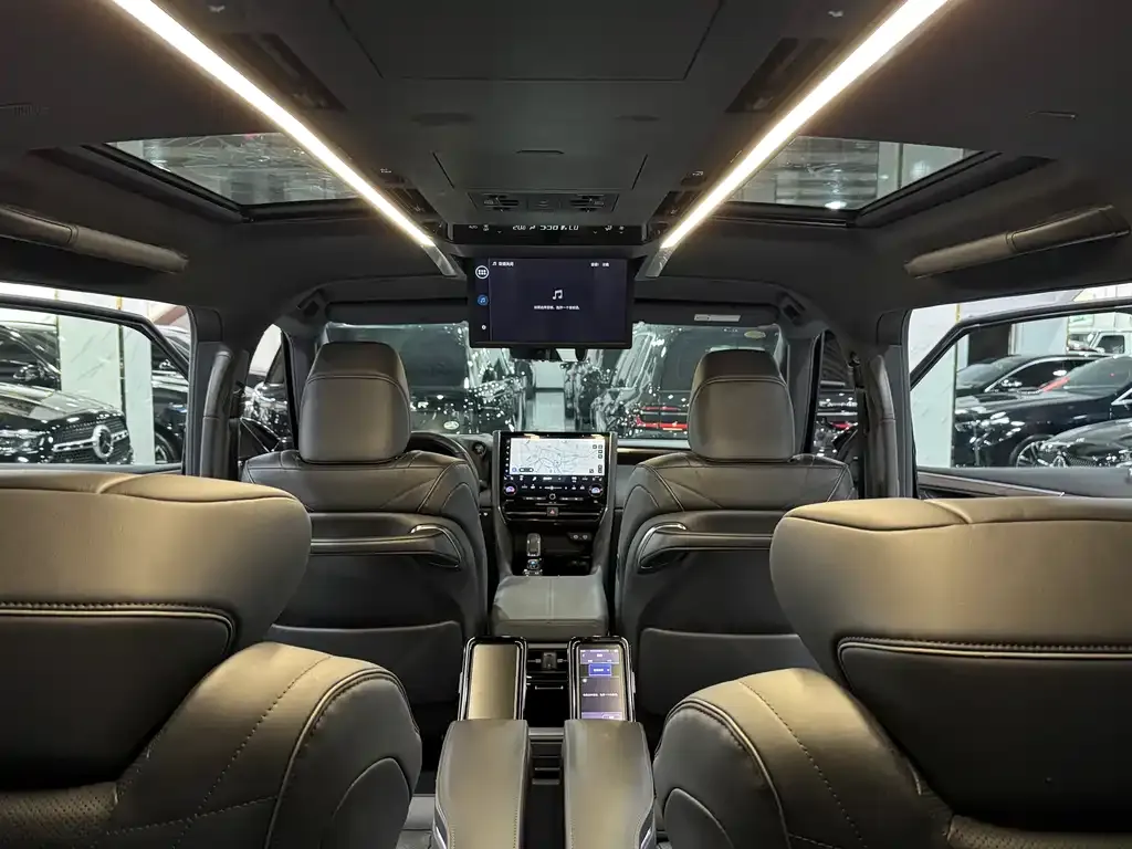 Toyota Alphard — фото 6