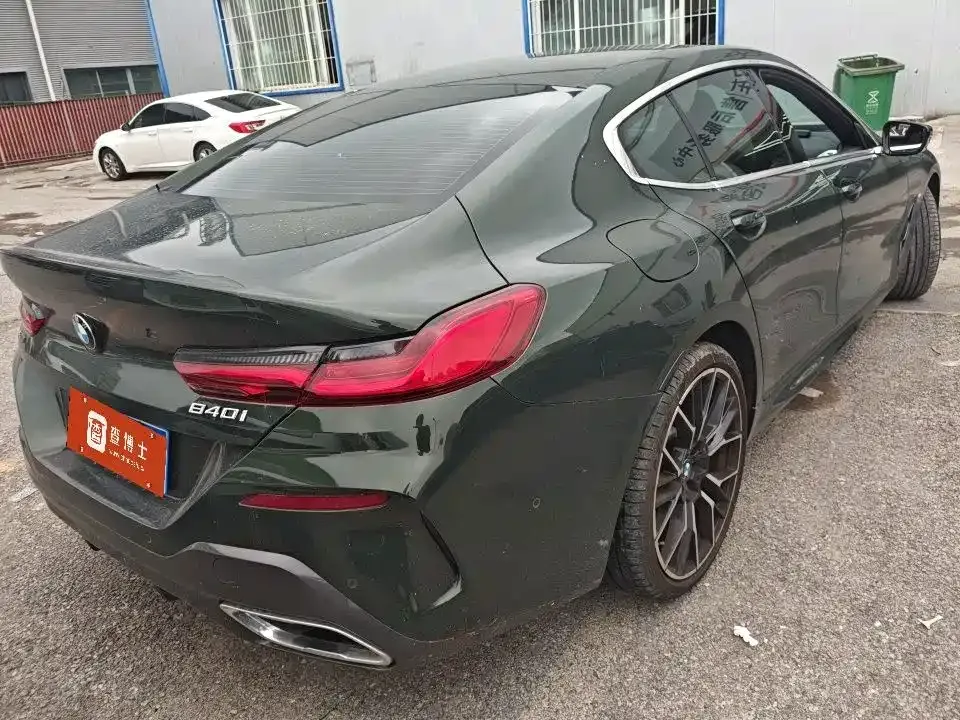 BMW 8 Series — фото 2