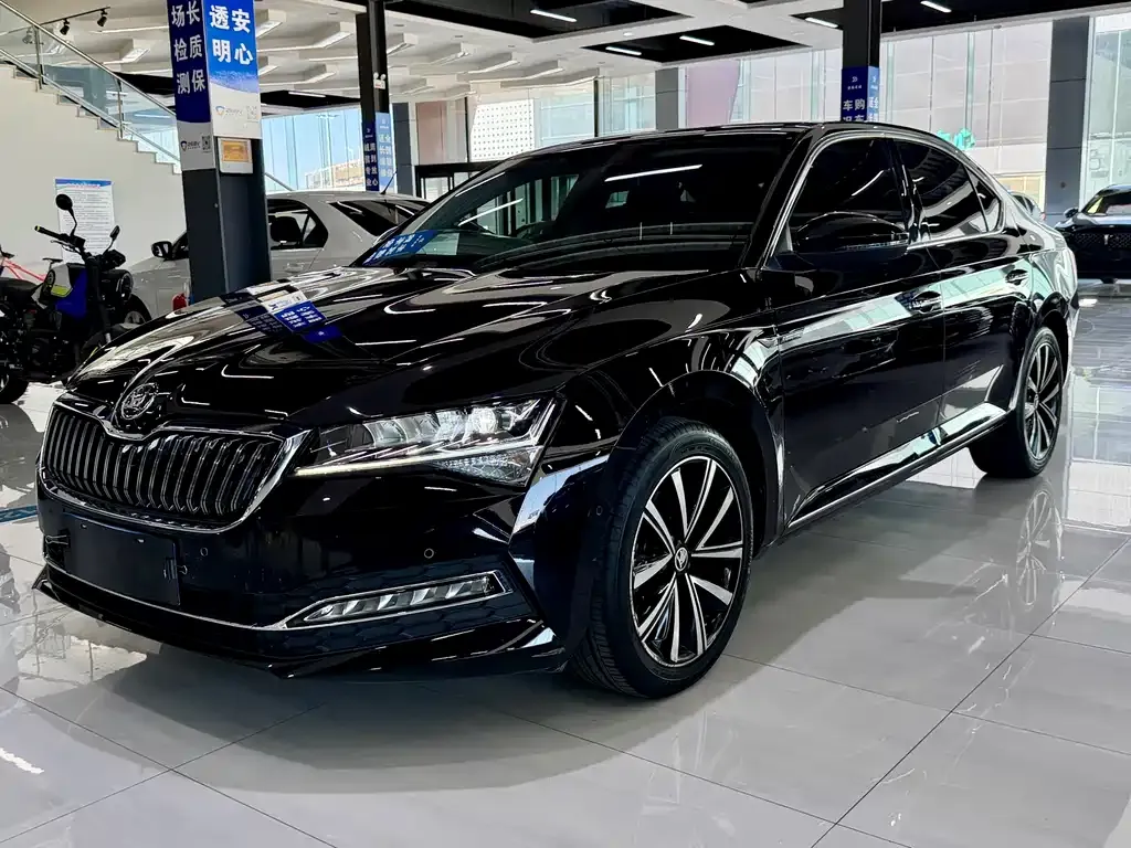 Skoda Superb — фото 1
