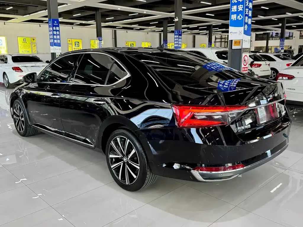 Skoda Superb — фото 8