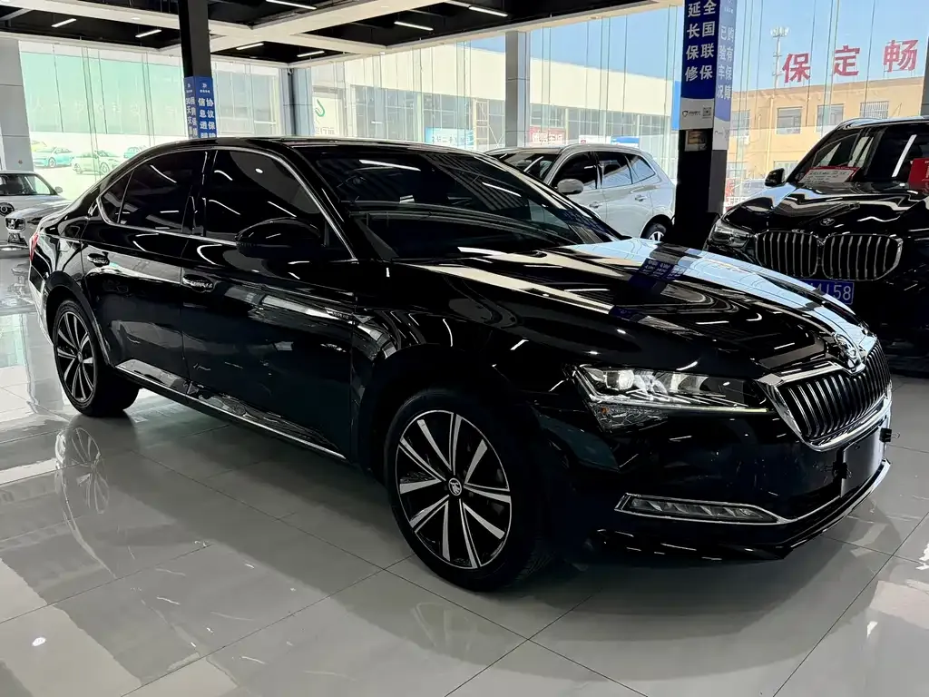 Skoda Superb — фото 2