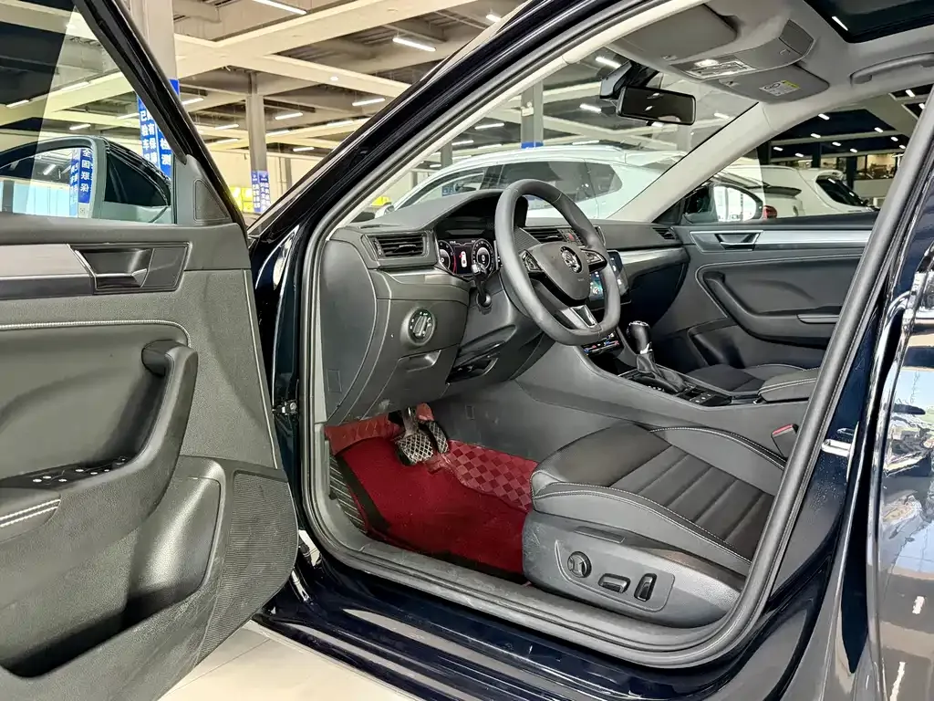 Skoda Superb — фото 4