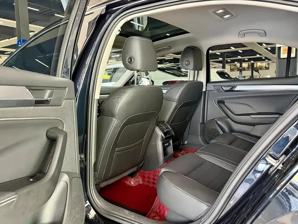 Skoda Superb — фото 7