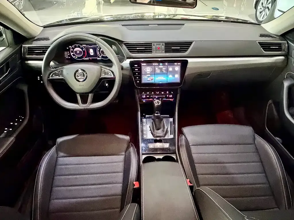 Skoda Superb — фото 9