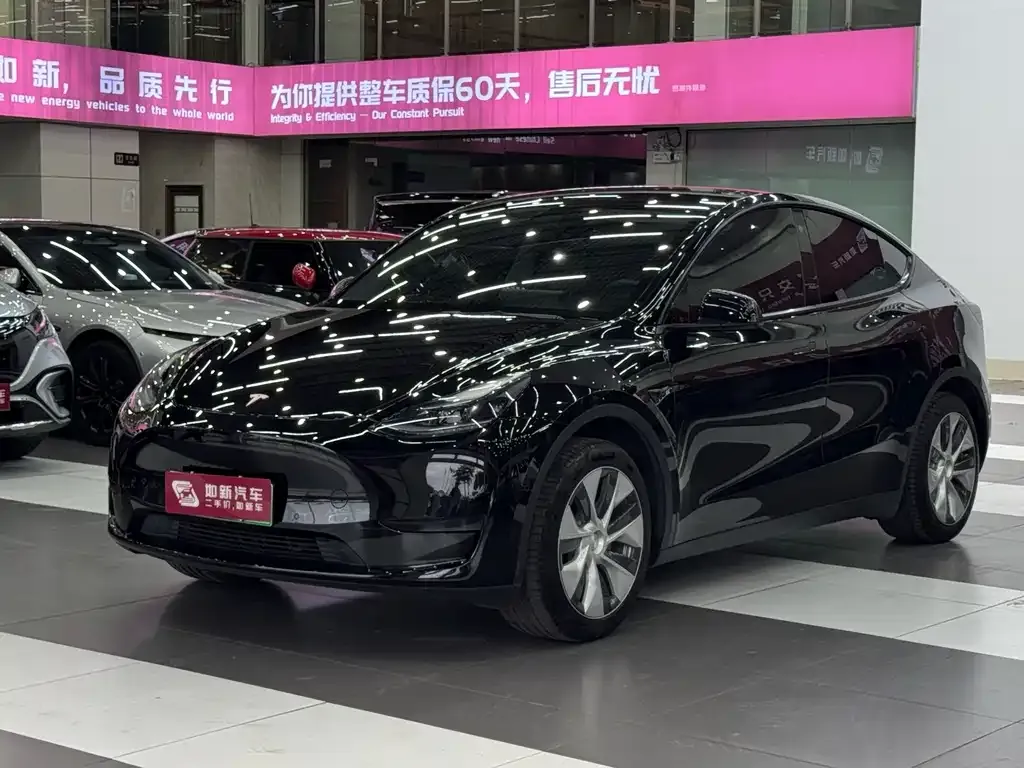 Tesla Model Y — фото 1