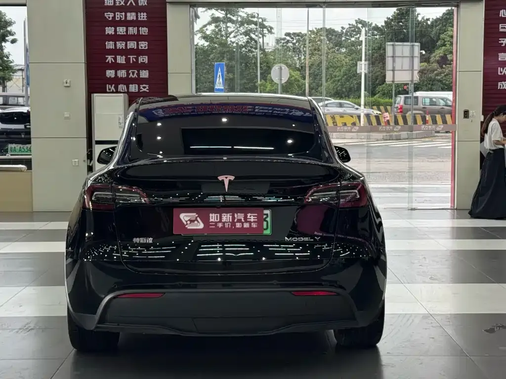 Tesla Model Y — фото 3
