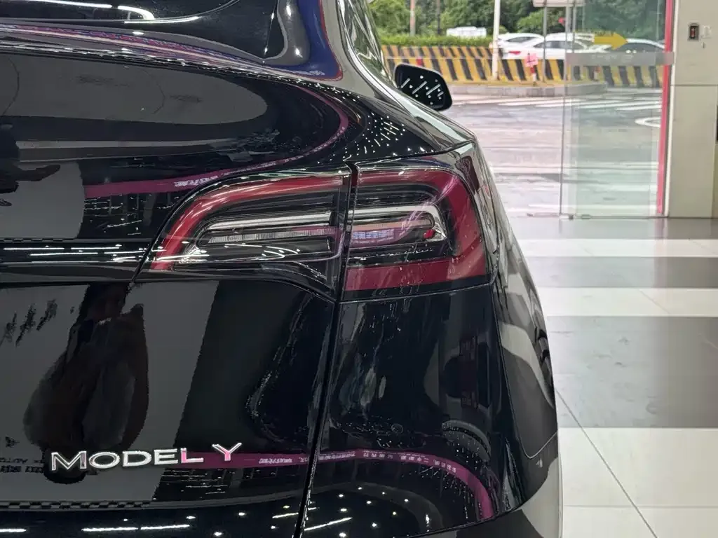 Tesla Model Y — фото 7