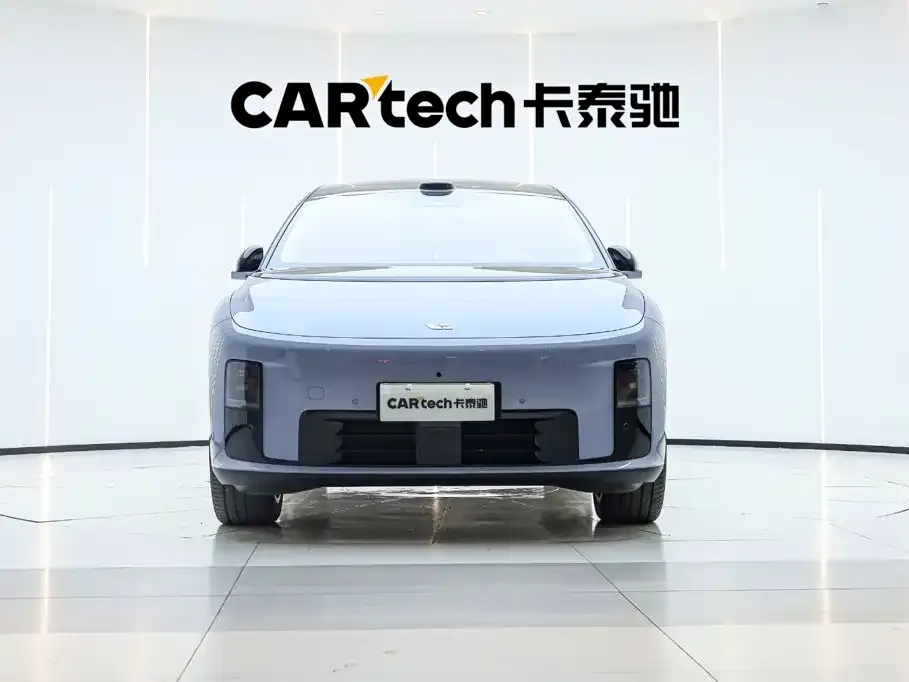 Li Auto i8 — фото 10