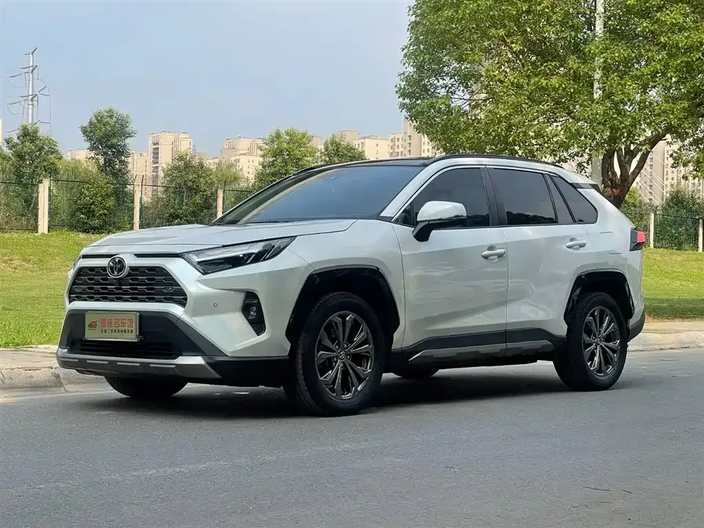 Toyota RAV4 — фото 1