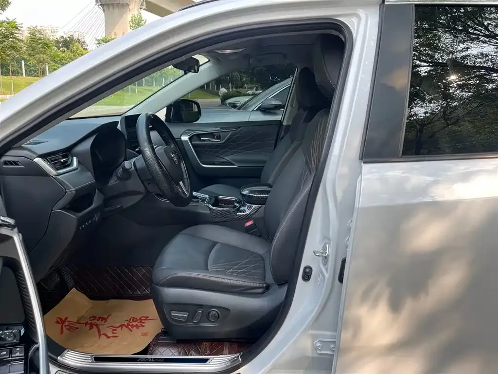 Toyota RAV4 — фото 3