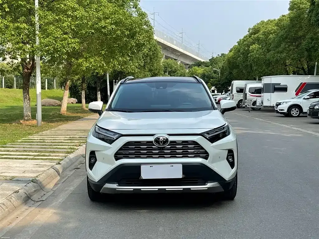 Toyota RAV4 — фото 7
