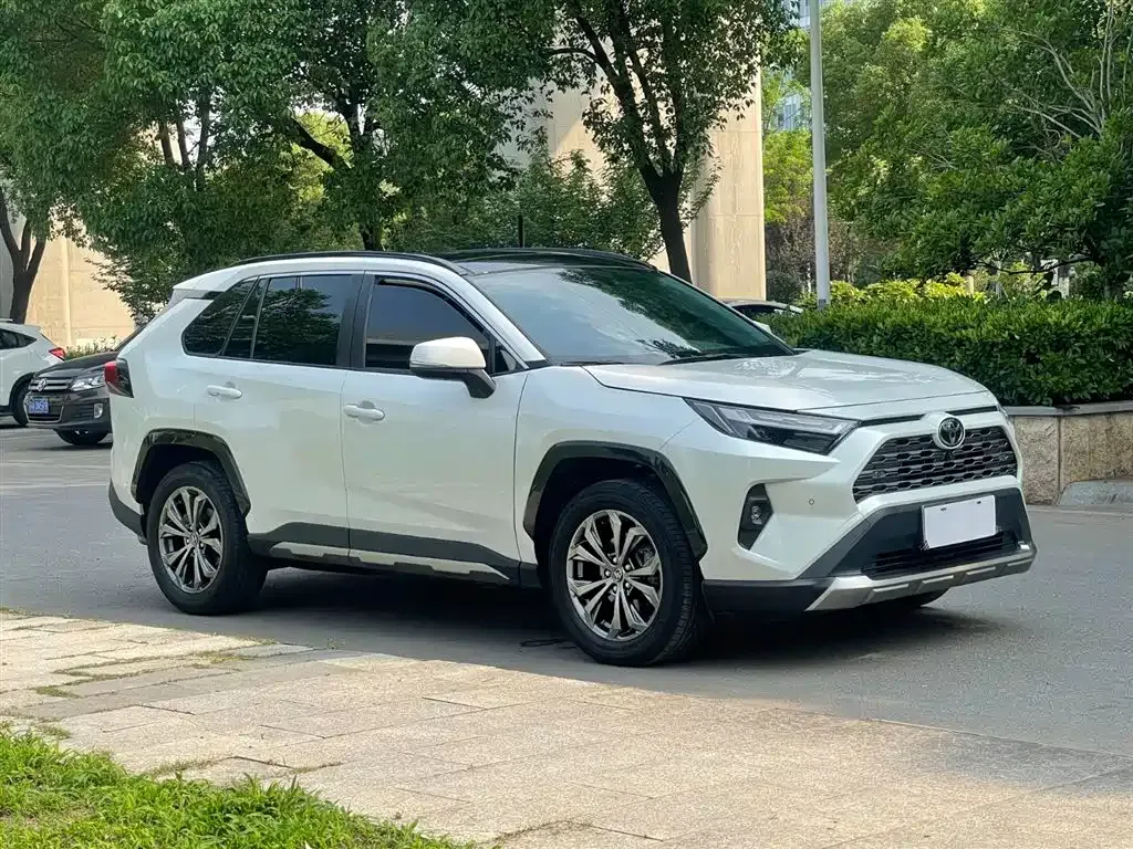 Toyota RAV4 — фото 9