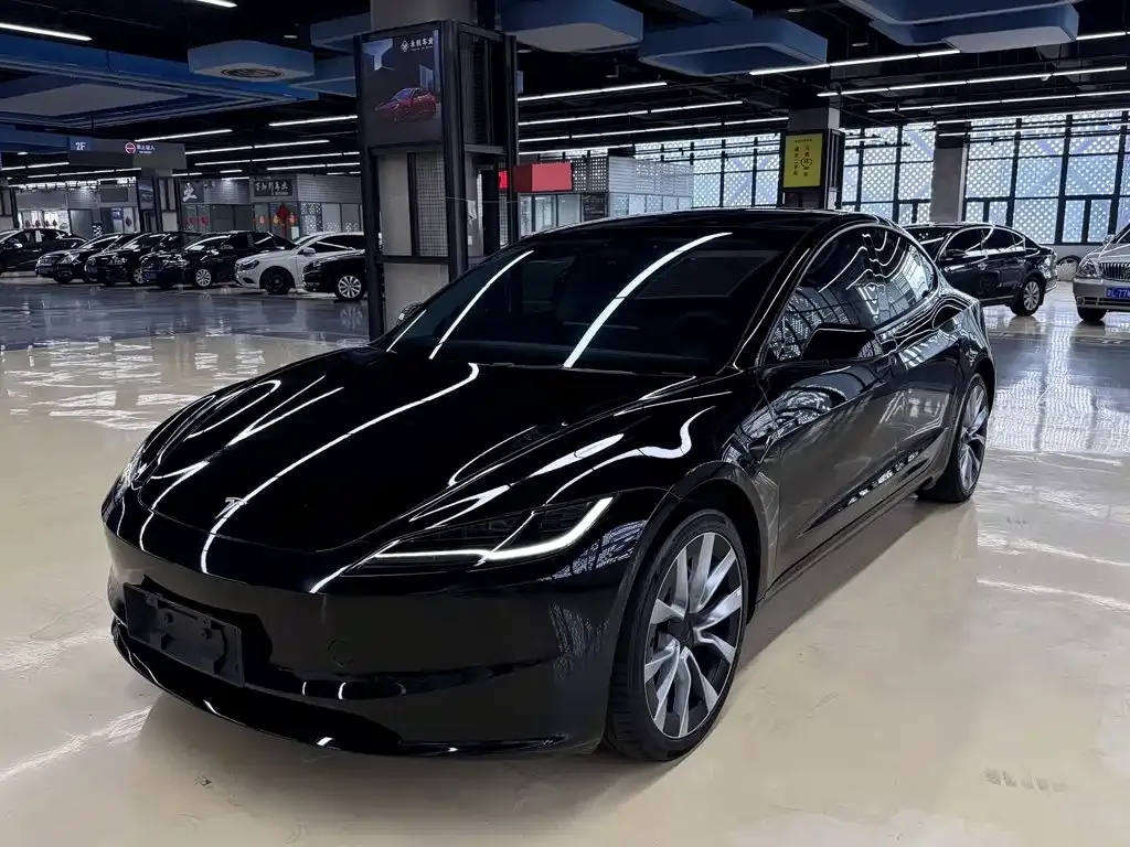 Tesla Model 3 — фото 1