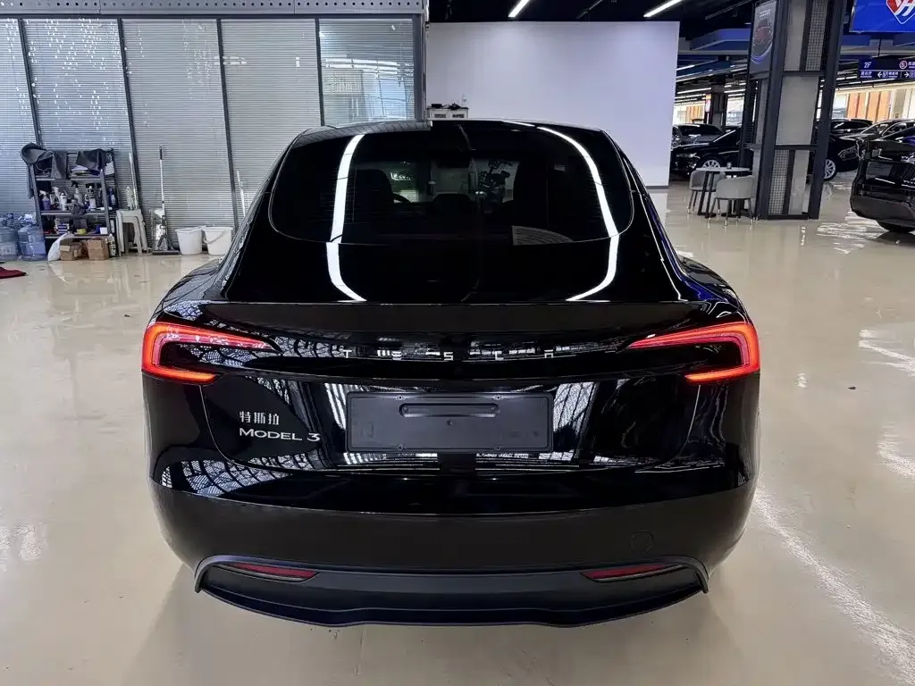 Tesla Model 3 — фото 3