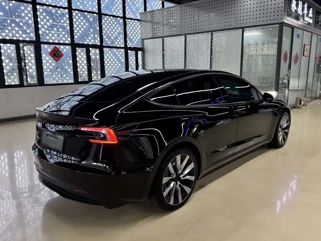 Tesla Model 3 — фото 8