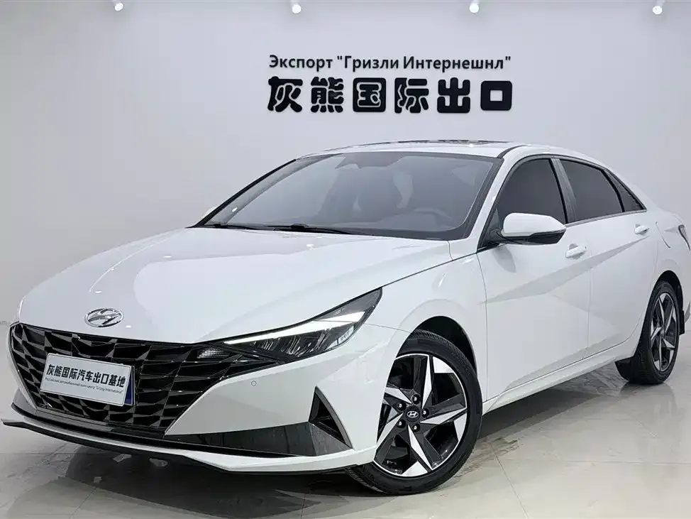 Hyundai Elantra — фото 1