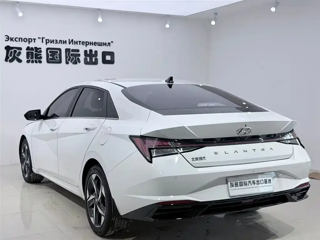 Hyundai Elantra — фото 3
