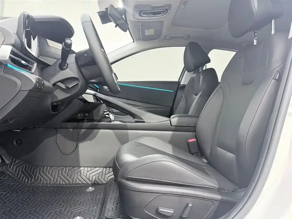 Hyundai Elantra — фото 8