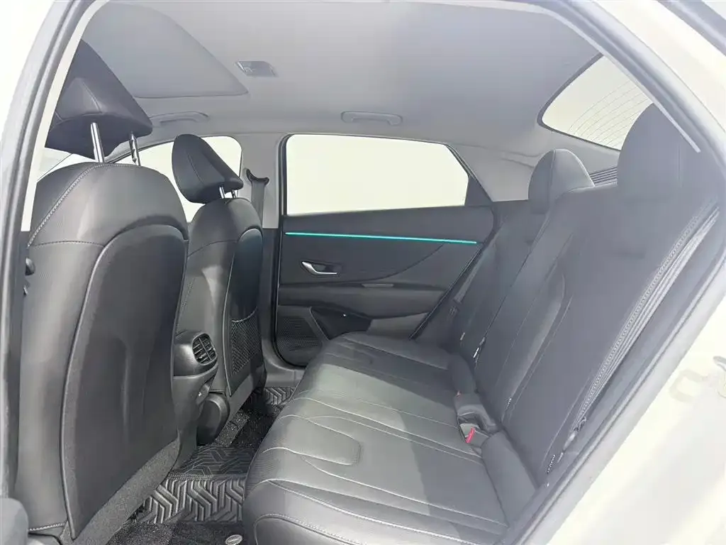 Hyundai Elantra — фото 4