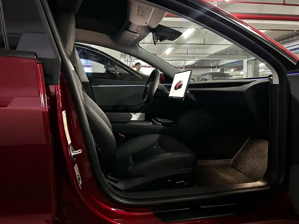 Tesla Model 3 — фото 5