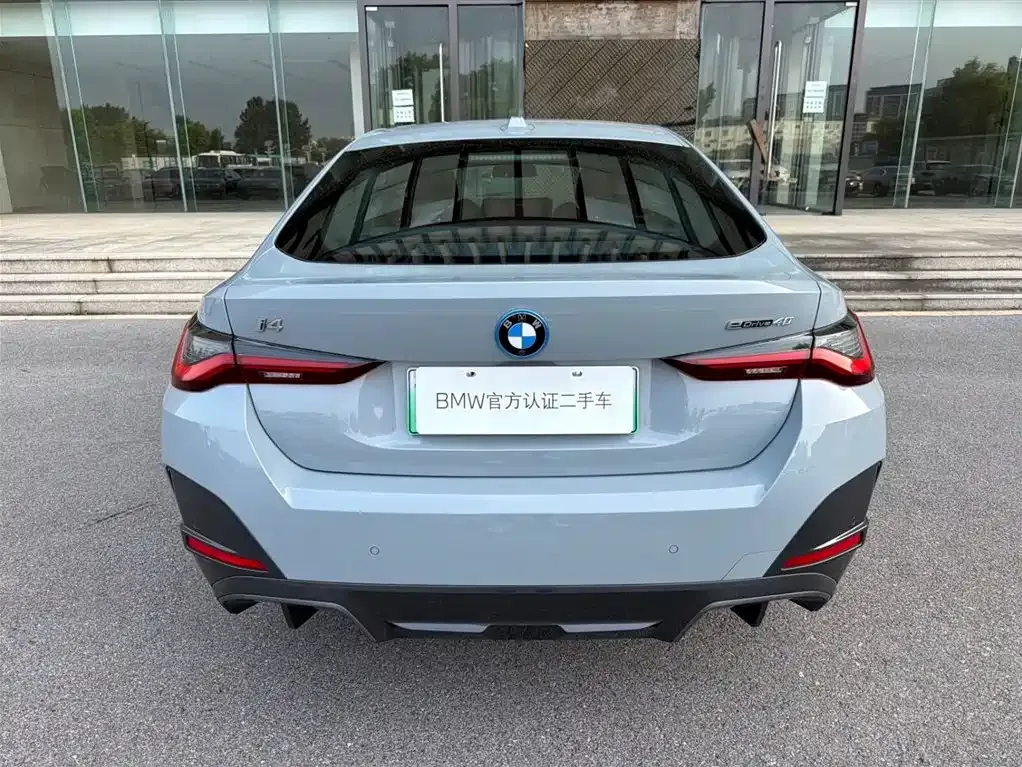 BMW i4 — фото 9