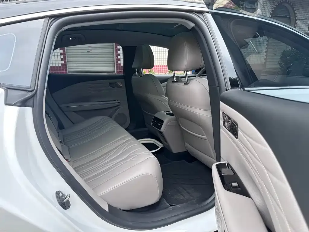 Geely Galaxy Xingyao 8 2025 из CN, фото 4
