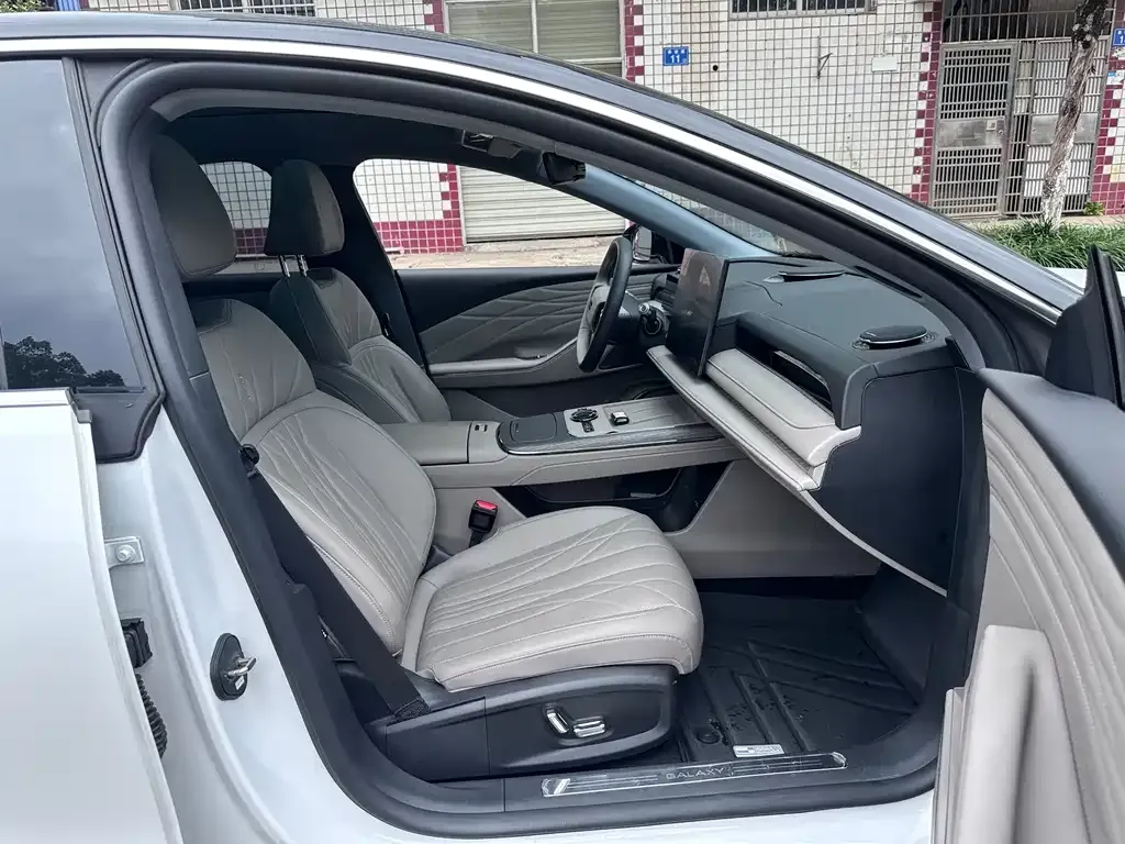 Geely Galaxy Xingyao 8 2025 из CN, фото 2