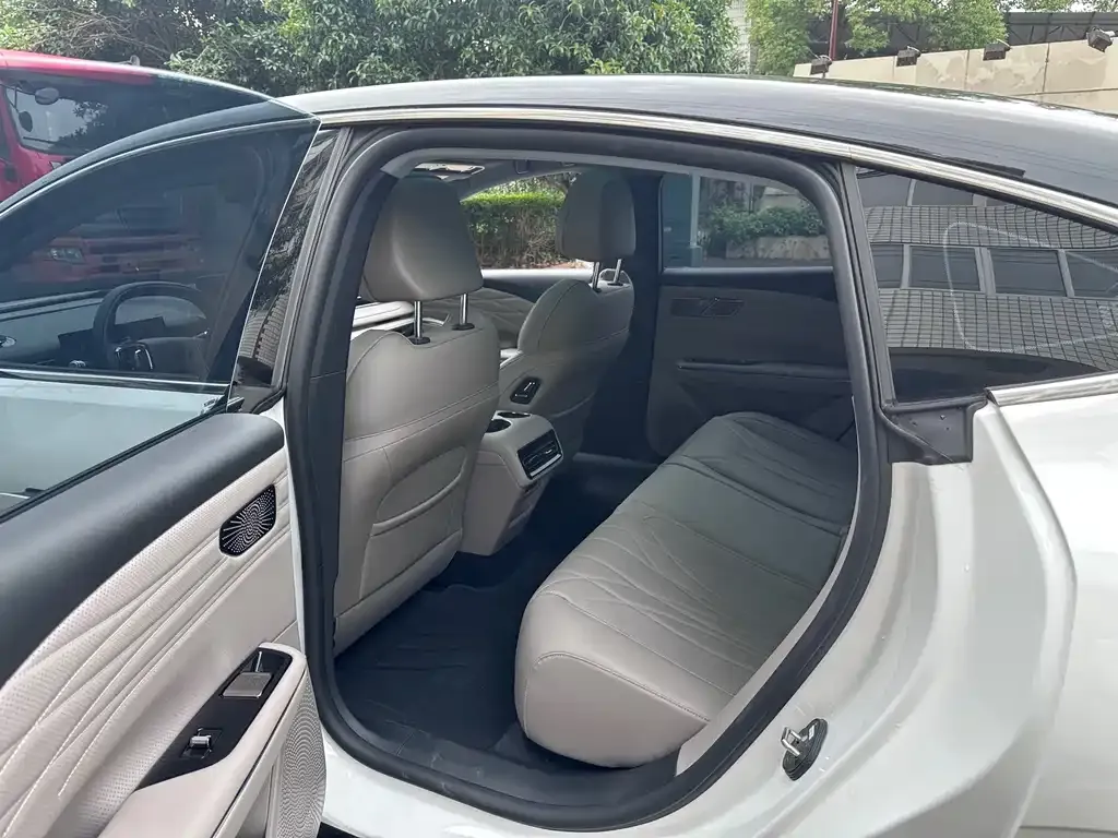 Geely Galaxy Xingyao 8 2025 из CN, фото 8