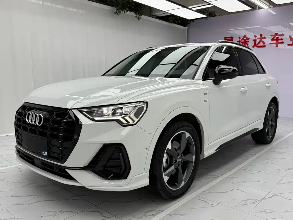 Audi Q3 — фото 1