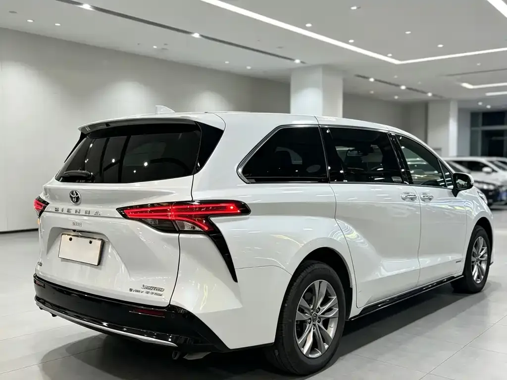 Toyota Sienna — фото 4