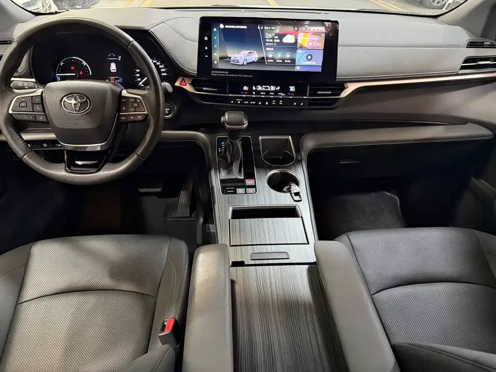 Toyota Sienna — фото 9