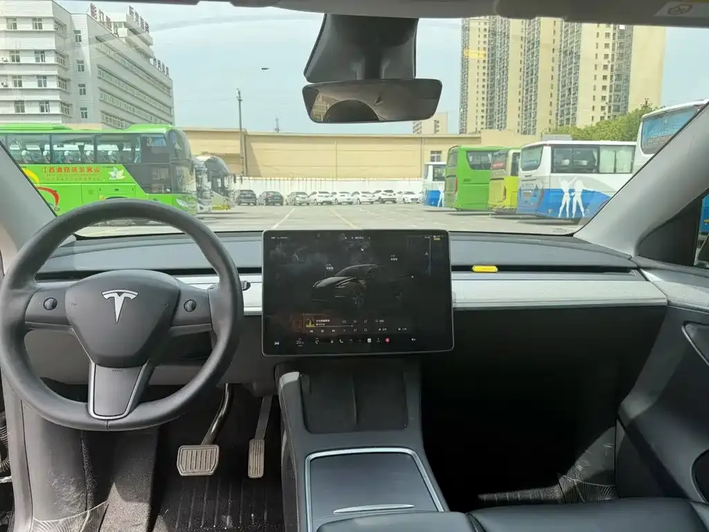 Tesla Model Y — фото 8