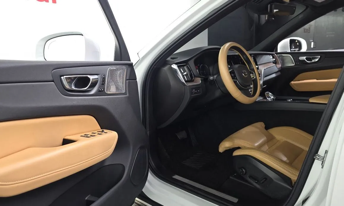 Volvo XC60 — фото 9