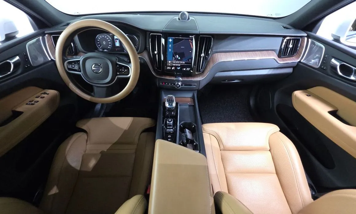 Volvo XC60 — фото 4
