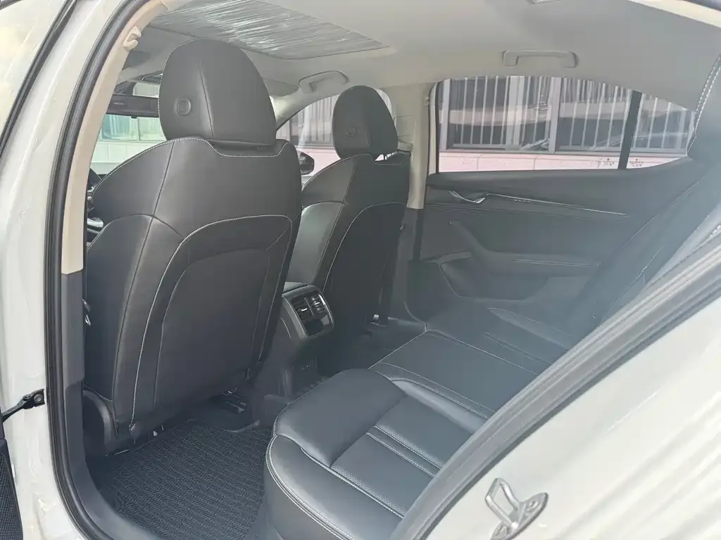 Skoda Octavia — фото 2