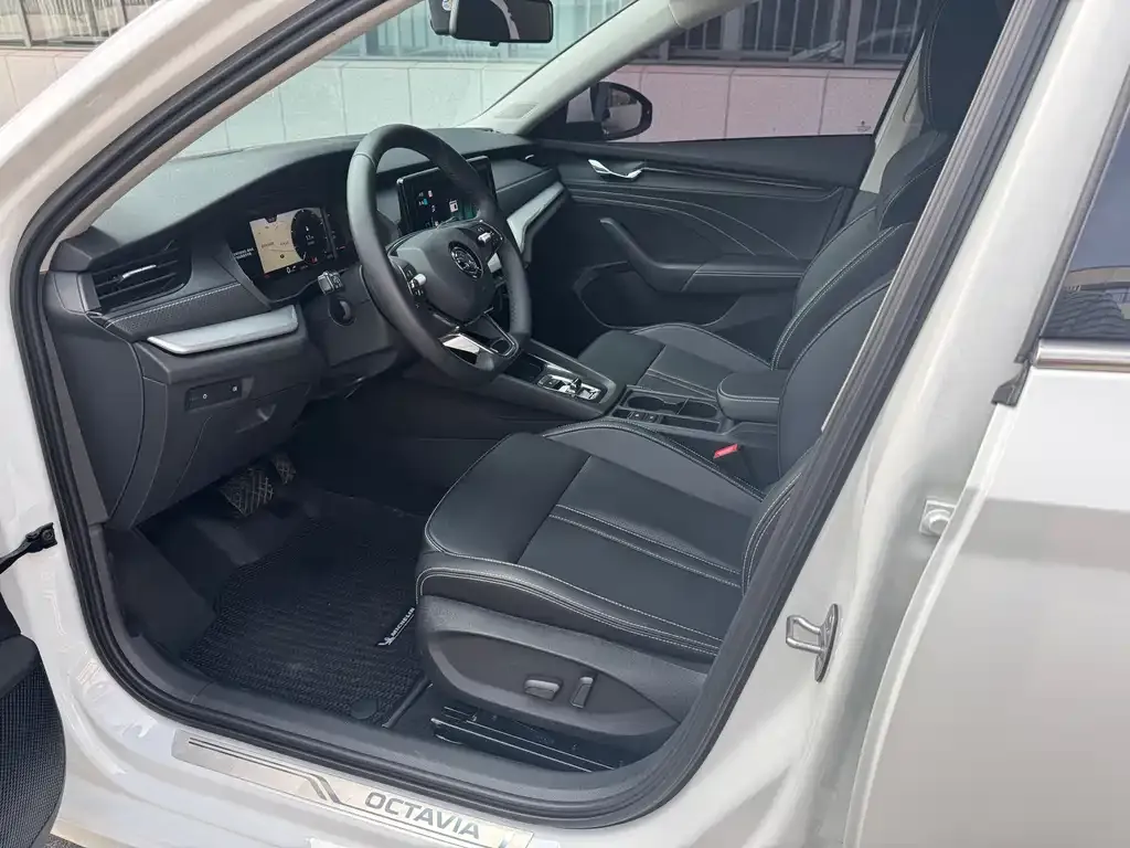 Skoda Octavia — фото 7