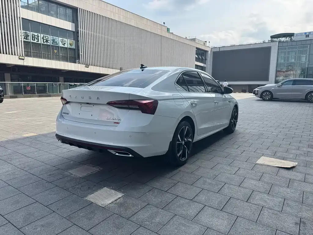 Skoda Octavia — фото 9