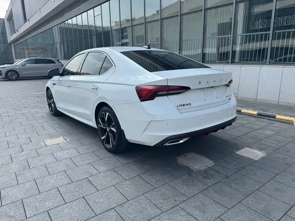 Skoda Octavia — фото 6