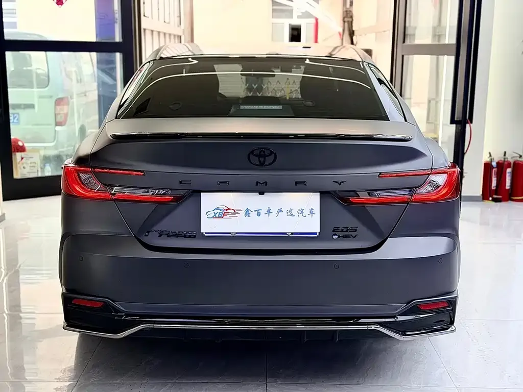 Toyota Camry — фото 5