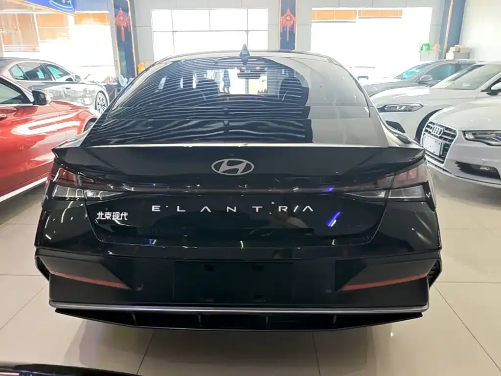 Hyundai Elantra — фото 5