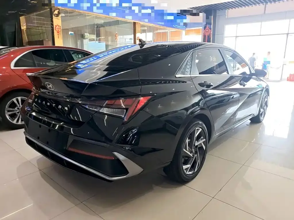 Hyundai Elantra — фото 7