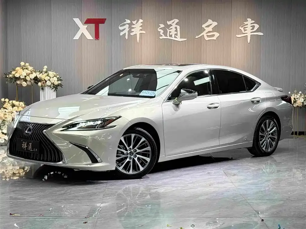 Lexus ES — фото 1