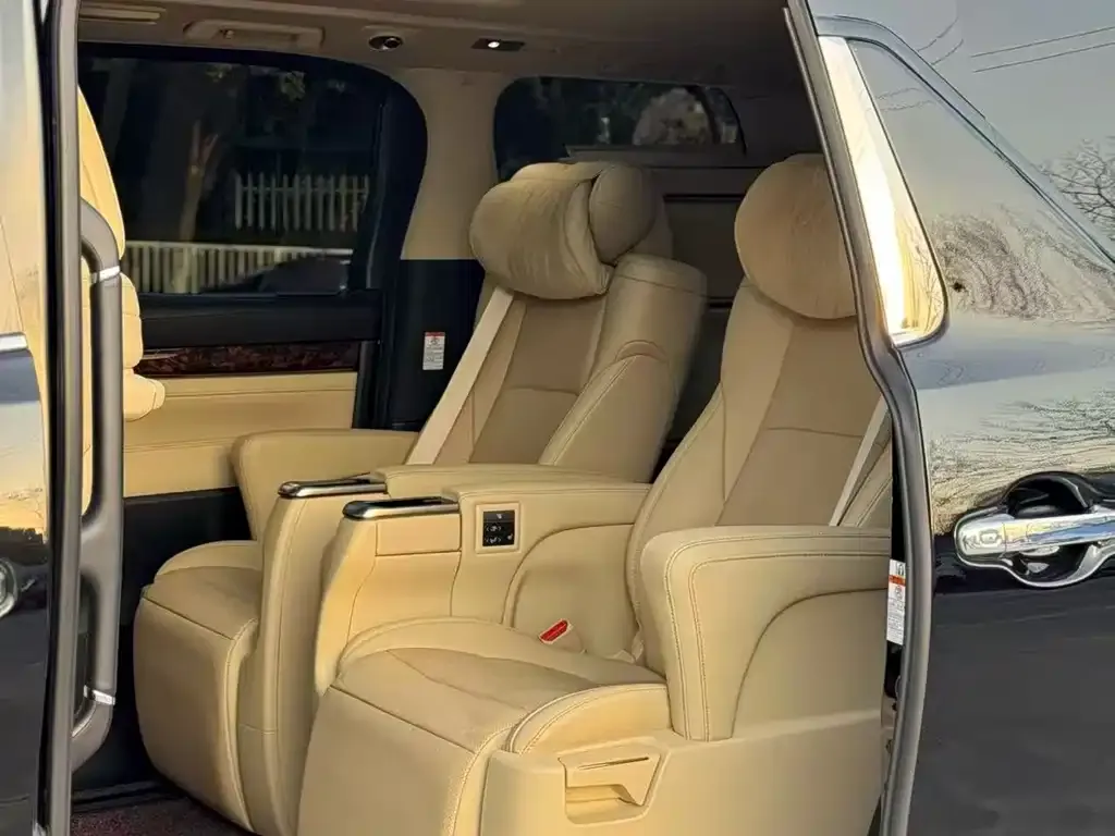 Toyota Alphard — фото 6
