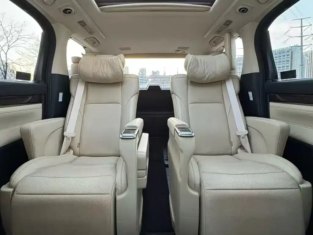 Toyota Alphard — фото 5