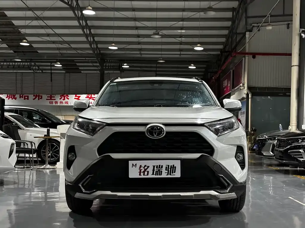 Toyota RAV4 — фото 10