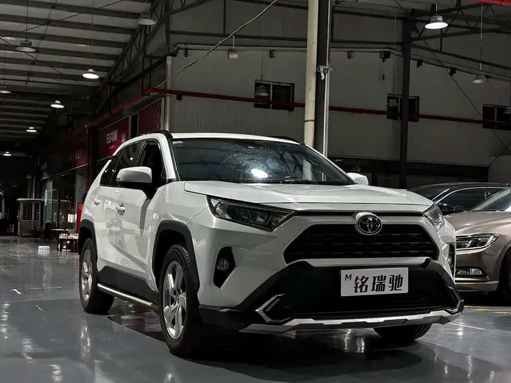 Toyota RAV4 — фото 6