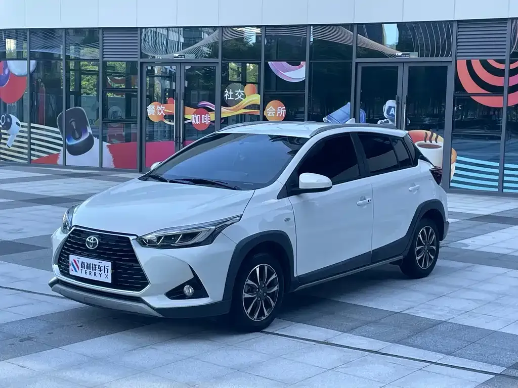 Toyota Yaris L — фото 5