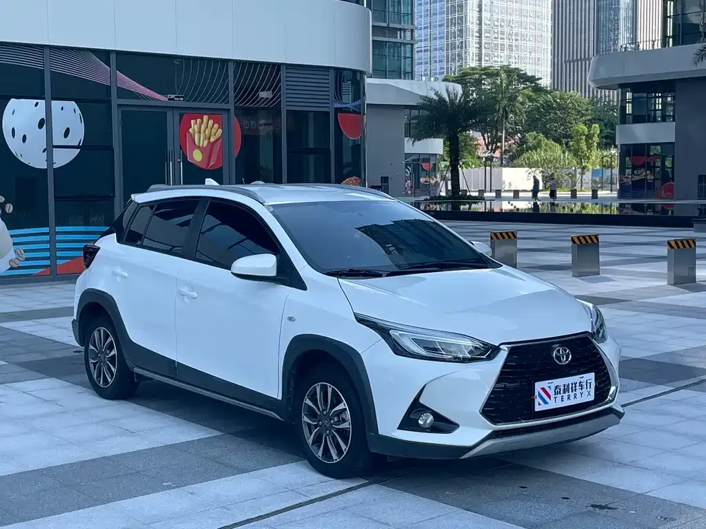 Toyota Yaris L — фото 10